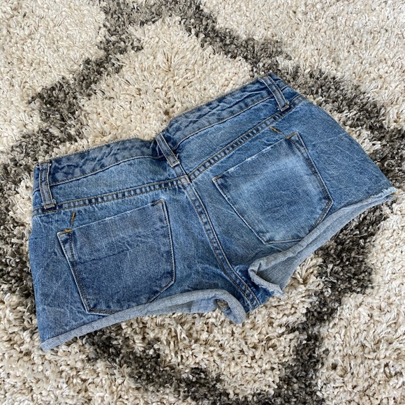 Mossimo jean shorts, size 4. - Picture 3 of 3